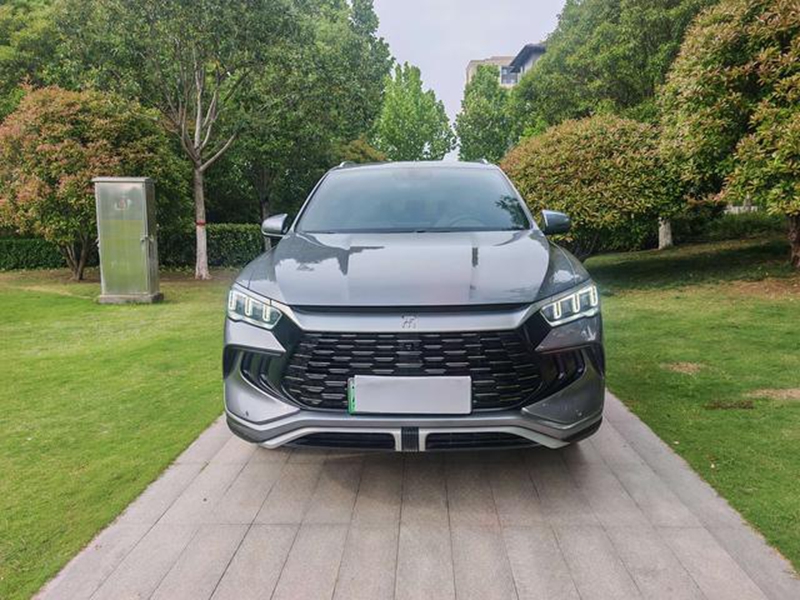 BYD Song Pro DM-i — компактный кроссовер с подключаемой гибридной системой
