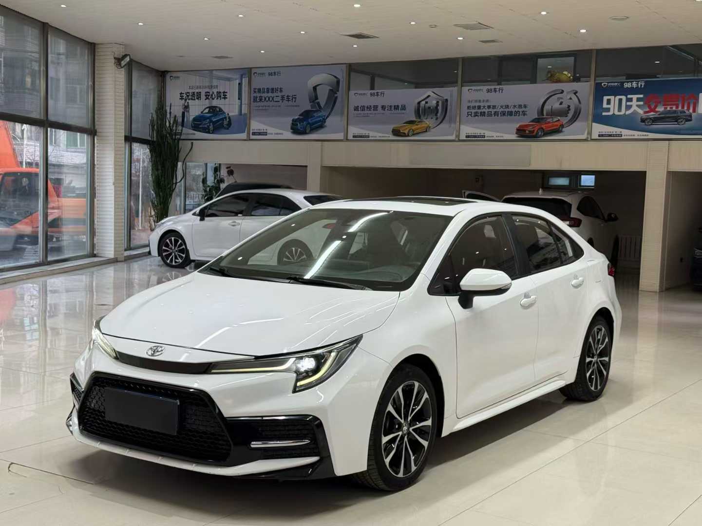 Toyota Levin — вид спереди, знакомый дизайн платформы TNGA